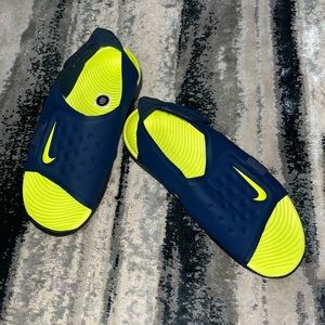 Nike Sunray Navy Blue Hook and Loop Sandals size 3Y